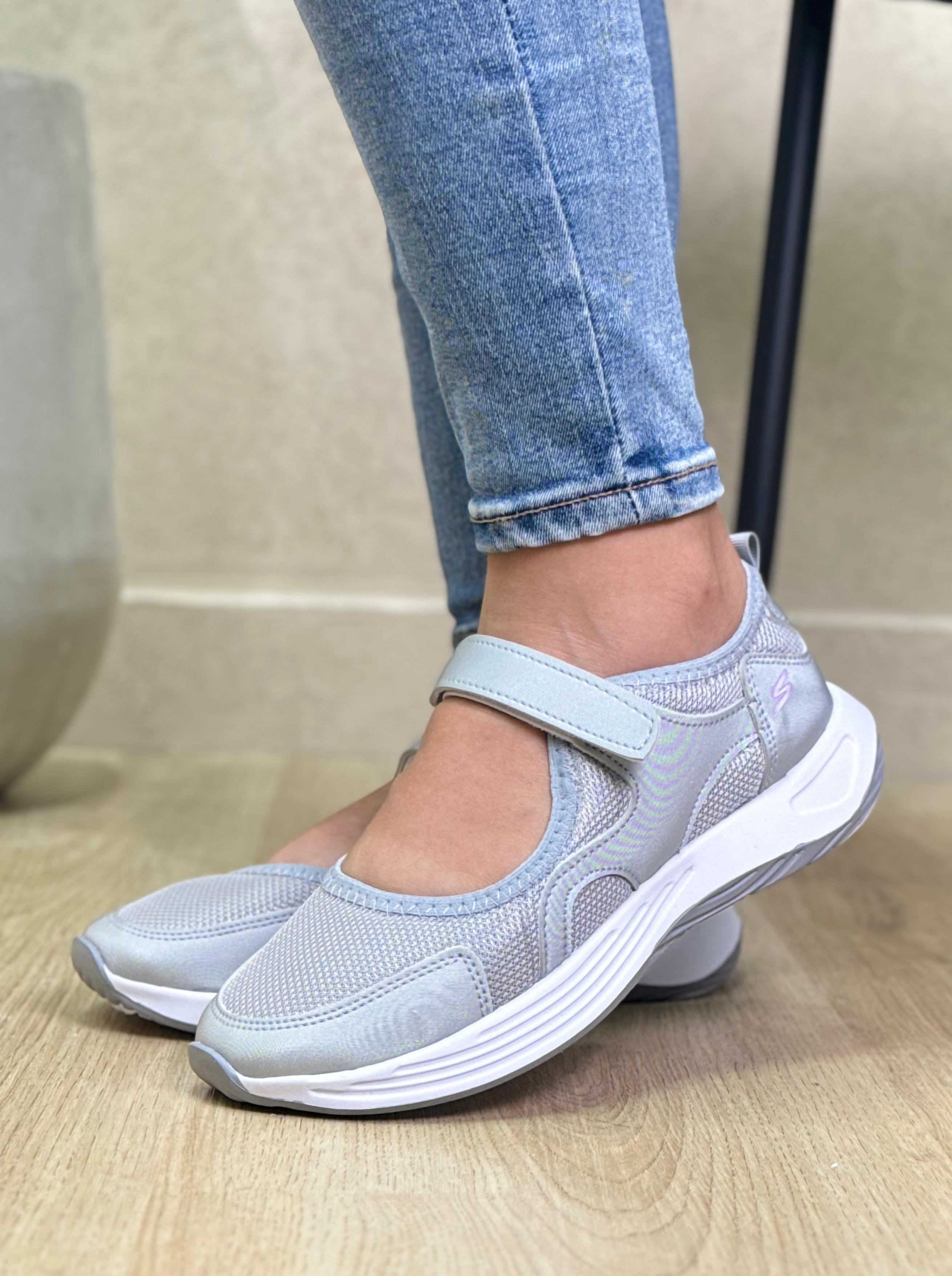 Gray helmet for bikers